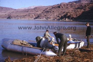 29 Expedition boats at the Mujib landing place